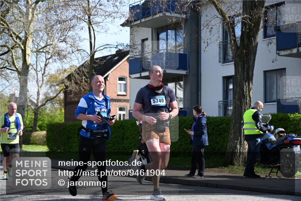 12.04.2026 - 45. Internationalen Wilhelmsburger Insellauf J. Mangold http://msf.ph/oto/9461904 12.04.2026 10:47:45 Ziel 4181, 5272, 3174, 4360, 4539, 3762, 4568, 3325, 5749, 2784, 4834, 4330, 3311, 2809, 4330, 3311, 2809, 4415, 4681, 2373, 2384, 2442, 3631, 5578, 3414, 3307, 4882, 2053, 4563, 4866, 2438, 3513, 2854, 2887, 3103, 4424 meine-sportfotos.de