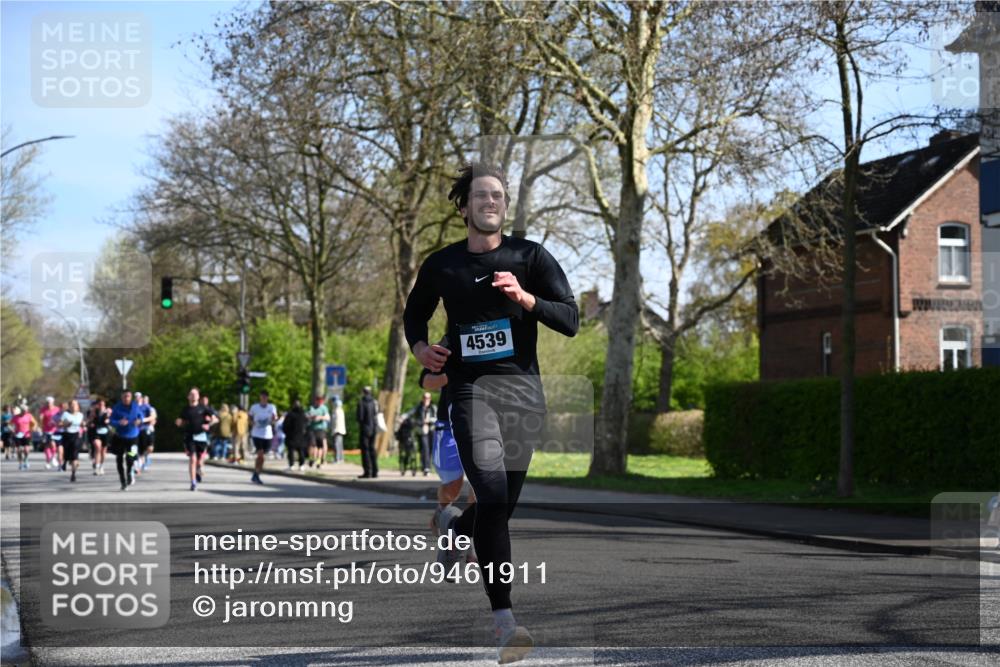 12.04.2026 - 45. Internationalen Wilhelmsburger Insellauf J. Mangold http://msf.ph/oto/9461911 12.04.2026 10:47:47 Ziel 4181, 5272, 3174, 4360, 4539, 3762, 4568, 3325, 5749, 2784, 4834, 4330, 3311, 2809, 4415, 4681, 2373, 2384, 2442, 3631, 5578, 3414, 3307, 4882, 2053, 4563, 4866, 2438, 3513, 2854, 2887, 3103, 4424, 3509, 4768 meine-sportfotos.de