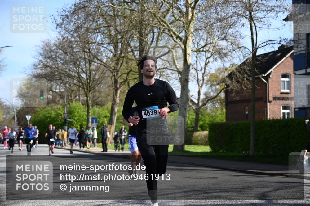 12.04.2026 - 45. Internationalen Wilhelmsburger Insellauf J. Mangold http://msf.ph/oto/9461913 12.04.2026 10:47:47 Ziel 4181, 5272, 3174, 4360, 4539, 3762, 4568, 3325, 5749, 2784, 4834, 4330, 3311, 2809, 4415, 4681, 2373, 2384, 2442, 3631, 5578, 3414, 3307, 4882, 2053, 4563, 4866, 2438, 3513, 2854, 2887, 3103, 4424, 3509, 4768 meine-sportfotos.de
