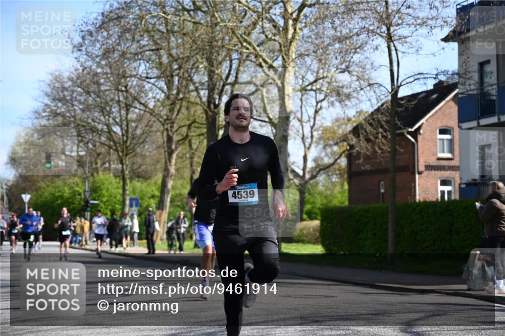 12.04.2026 - 45. Internationalen Wilhelmsburger Insellauf J. Mangold http://msf.ph/oto/9461914 12.04.2026 10:47:47 Ziel 4181, 5272, 3174, 4360, 4539, 3762, 4568, 3325, 5749, 2784, 4834, 4330, 3311, 2809, 4415, 4681, 2373, 2384, 2442, 3631, 5578, 3414, 3307, 4882, 2053, 4563, 4866, 2438, 3513, 2854, 2887, 3103, 4424, 3509, 4768 meine-sportfotos.de