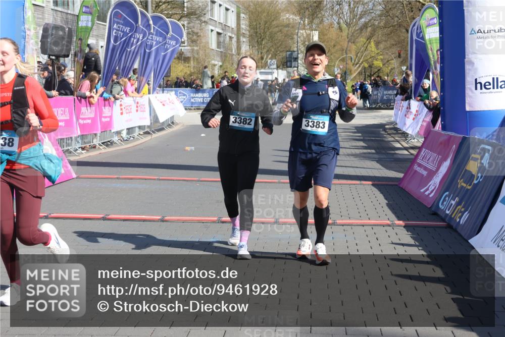 12.04.2026 - 45. Internationalen Wilhelmsburger Insellauf Strokosch-Dieckow http://msf.ph/oto/9461928 12.04.2026 11:09:58 Ziel 2612, 3382, 4081, 3383, 2238 meine-sportfotos.de