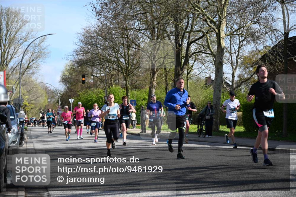 12.04.2026 - 45. Internationalen Wilhelmsburger Insellauf J. Mangold http://msf.ph/oto/9461929 12.04.2026 10:47:55 Ziel 3762, 4568, 3325, 5749, 2784, 4834, 4330, 3311, 2809, 4415, 4681, 2373, 2384, 2442, 3631, 5578, 3414, 3307, 4882, 2053, 4563, 4866, 4563, 4866, 2438, 3513, 2854, 2887, 3103, 3103, 4424, 3509, 4768, 3060, 3063, 2992, 2846, 3722, 4088, 4913 meine-sportfotos.de