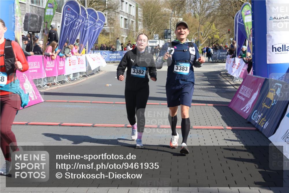12.04.2026 - 45. Internationalen Wilhelmsburger Insellauf Strokosch-Dieckow http://msf.ph/oto/9461935 12.04.2026 11:09:58 Ziel 2612, 3382, 4081, 3383, 2238 meine-sportfotos.de