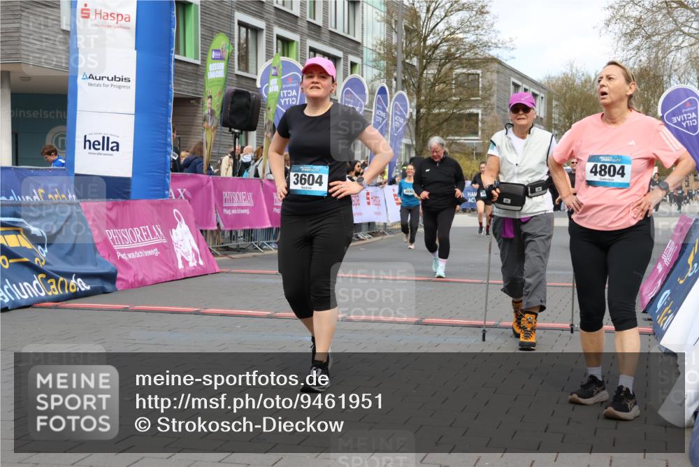 12.04.2026 - 45. Internationalen Wilhelmsburger Insellauf Strokosch-Dieckow http://msf.ph/oto/9461951 12.04.2026 13:18:10 Ziel 3604, 2125, 2520, 5204, 3272, 4690 meine-sportfotos.de