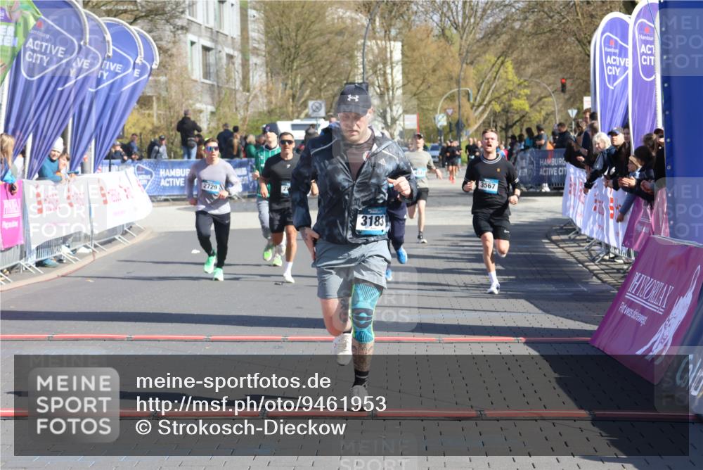 12.04.2026 - 45. Internationalen Wilhelmsburger Insellauf Strokosch-Dieckow http://msf.ph/oto/9461953 12.04.2026 10:52:10 Ziel 3183, 3567, 2729, 5553, 2837 meine-sportfotos.de