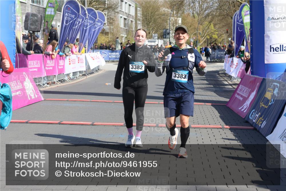 12.04.2026 - 45. Internationalen Wilhelmsburger Insellauf Strokosch-Dieckow http://msf.ph/oto/9461955 12.04.2026 11:09:58 Ziel 2612, 3382, 4081, 3383, 2238 meine-sportfotos.de