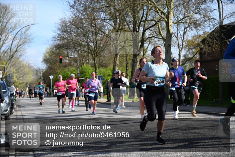 12.04.2026 - 45. Internationalen Wilhelmsburger Insellauf J. Mangold http://msf.ph/oto/9461956 12.04.2026 10:47:57 Ziel 4568, 3325, 5749, 2784, 4834, 4330, 3311, 2809, 4415, 4681, 2373, 2384, 2442, 3631, 5578, 3414, 3307, 4882, 2053, 4563, 4866, 2438, 3513, 2854, 2887, 3103, 4424, 3509, 4768, 3060, 3063, 2992, 2846, 3722, 4088, 4913 meine-sportfotos.de