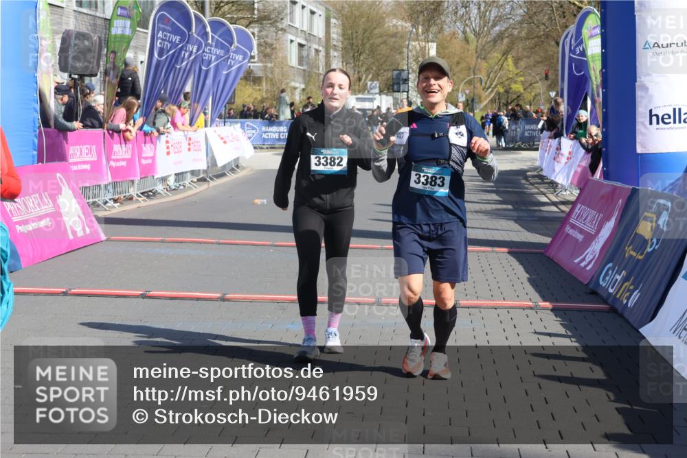 12.04.2026 - 45. Internationalen Wilhelmsburger Insellauf Strokosch-Dieckow http://msf.ph/oto/9461959 12.04.2026 11:09:58 Ziel 2612, 3382, 4081, 3383, 2238 meine-sportfotos.de