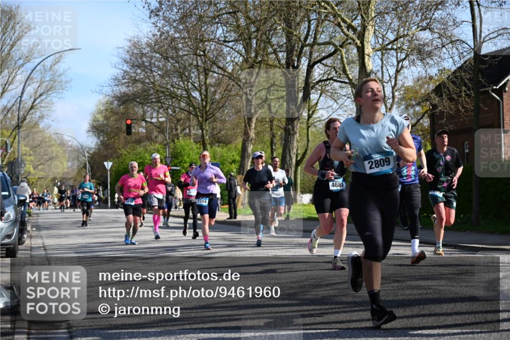 12.04.2026 - 45. Internationalen Wilhelmsburger Insellauf J. Mangold http://msf.ph/oto/9461960 12.04.2026 10:47:57 Ziel 4568, 3325, 5749, 2784, 4834, 4330, 3311, 2809, 4415, 4681, 2373, 2384, 2442, 3631, 5578, 3414, 3307, 4882, 2053, 4563, 4866, 2438, 3513, 2854, 2887, 3103, 4424, 3509, 4768, 3060, 3063, 2992, 2846, 3722, 4088, 4913 meine-sportfotos.de