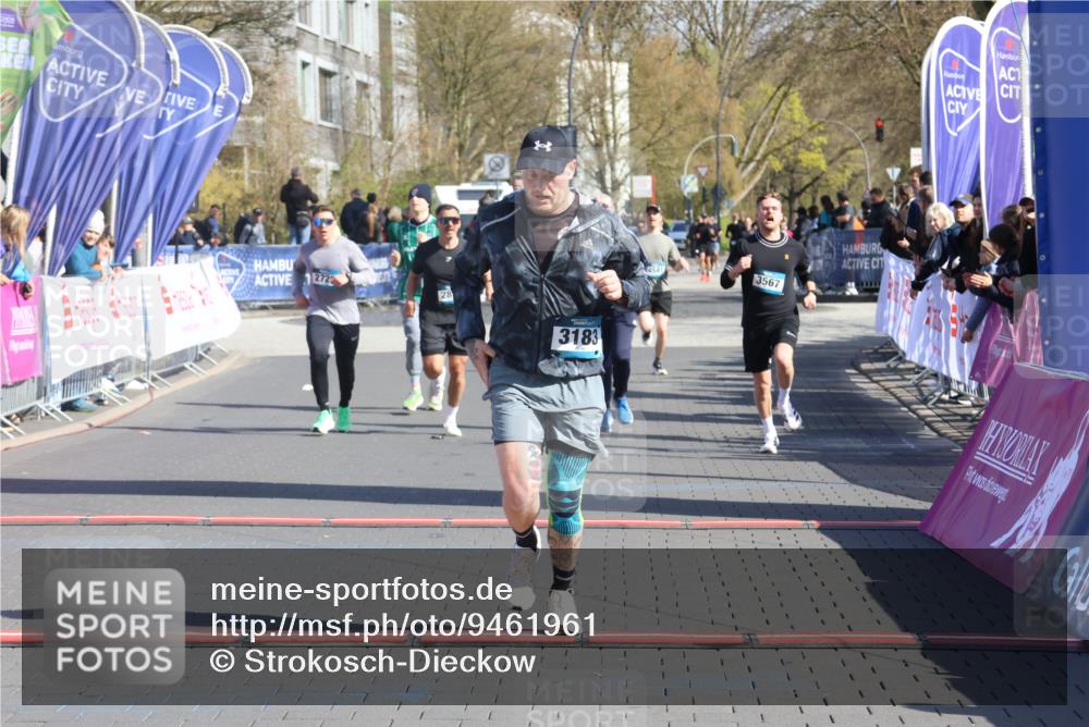 12.04.2026 - 45. Internationalen Wilhelmsburger Insellauf Strokosch-Dieckow http://msf.ph/oto/9461961 12.04.2026 10:52:10 Ziel 3183, 3567, 2729, 5553, 2837 meine-sportfotos.de