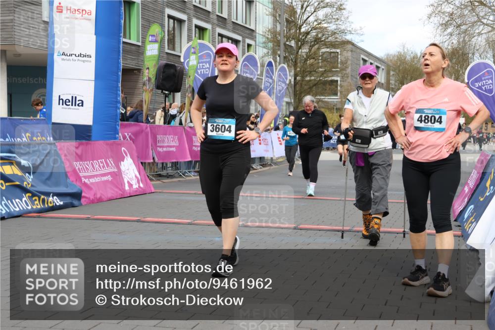 12.04.2026 - 45. Internationalen Wilhelmsburger Insellauf Strokosch-Dieckow http://msf.ph/oto/9461962 12.04.2026 13:18:10 Ziel 3604, 2125, 2520, 5204, 3272, 4690 meine-sportfotos.de