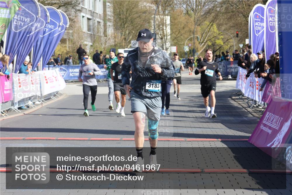 12.04.2026 - 45. Internationalen Wilhelmsburger Insellauf Strokosch-Dieckow http://msf.ph/oto/9461967 12.04.2026 10:52:10 Ziel 3183, 3567, 2729, 5553, 2837 meine-sportfotos.de