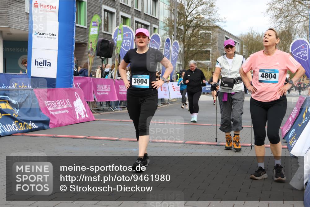 12.04.2026 - 45. Internationalen Wilhelmsburger Insellauf Strokosch-Dieckow http://msf.ph/oto/9461980 12.04.2026 13:18:10 Ziel 3604, 2125, 2520, 5204, 3272, 4690 meine-sportfotos.de