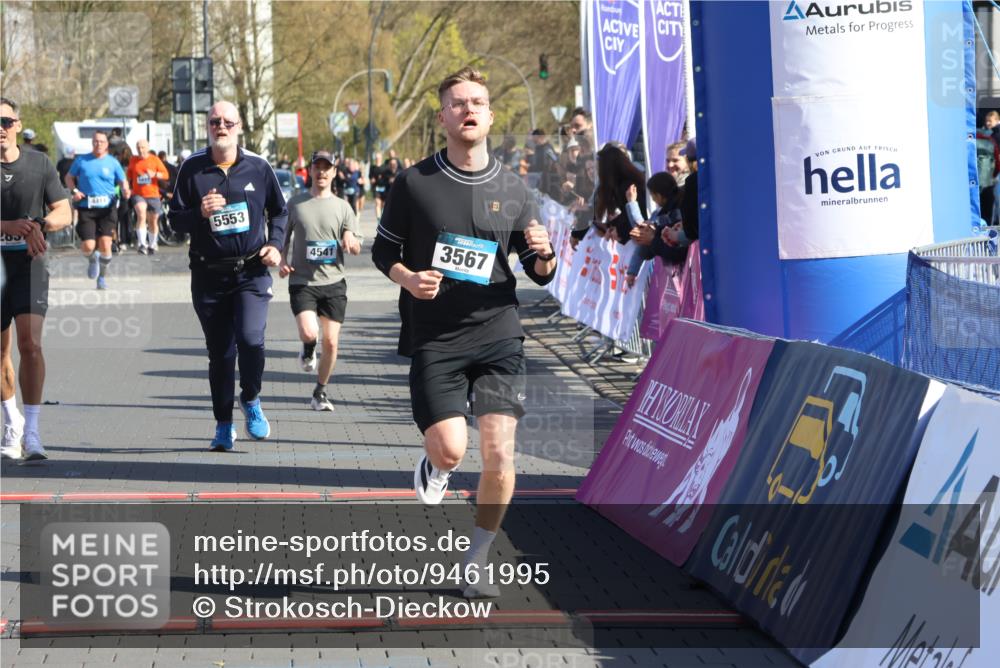 12.04.2026 - 45. Internationalen Wilhelmsburger Insellauf Strokosch-Dieckow http://msf.ph/oto/9461995 12.04.2026 10:52:12 Ziel 3183, 3567, 2729, 5553, 2837, 4541, 2432 meine-sportfotos.de