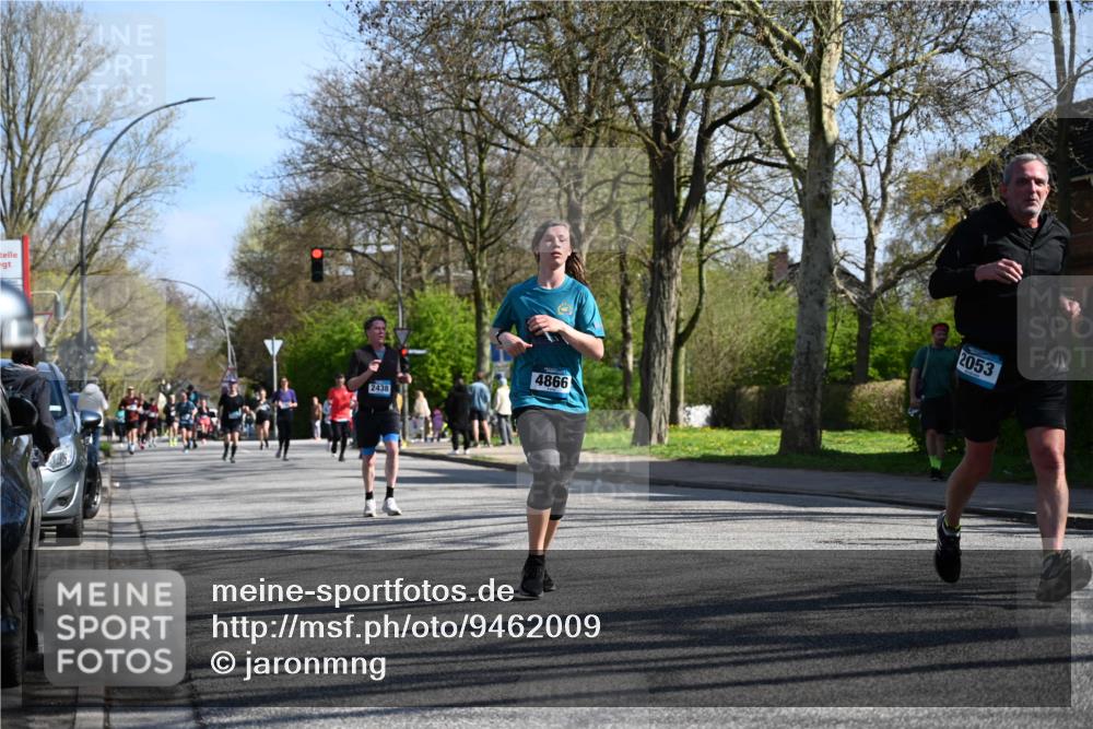 12.04.2026 - 45. Internationalen Wilhelmsburger Insellauf J. Mangold http://msf.ph/oto/9462009 12.04.2026 10:48:05 Ziel 4834, 4330, 3311, 2809, 4415, 4681, 2373, 2384, 2442, 3631, 5578, 3414, 3307, 4882, 2053, 4563, 4866, 2438, 3513, 2854, 2887, 3103, 4424, 3509, 4768, 3060, 3063, 2992, 2846, 3722, 4088, 4913, 4913, 4675, 3007 meine-sportfotos.de