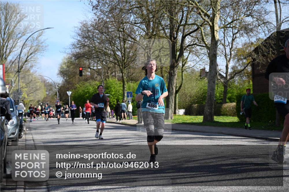 12.04.2026 - 45. Internationalen Wilhelmsburger Insellauf J. Mangold http://msf.ph/oto/9462013 12.04.2026 10:48:05 Ziel 4834, 4330, 3311, 2809, 4415, 4681, 2373, 2384, 2442, 3631, 5578, 3414, 3307, 4882, 2053, 4563, 4866, 2438, 3513, 2854, 2887, 3103, 4424, 3509, 4768, 3060, 3063, 2992, 2846, 3722, 4088, 4913, 4913, 4675, 3007 meine-sportfotos.de