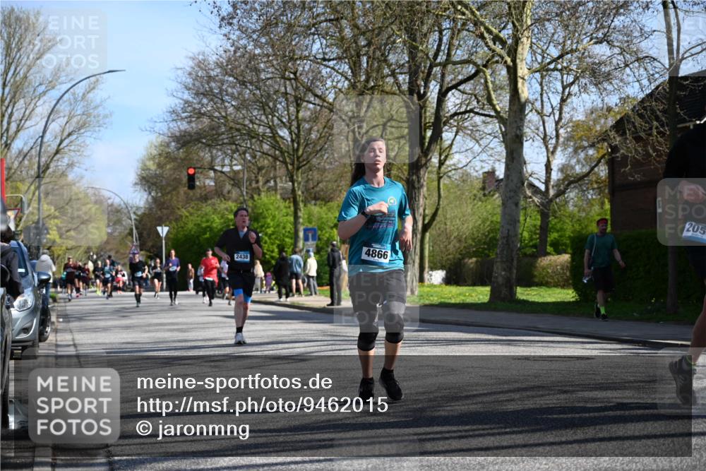 12.04.2026 - 45. Internationalen Wilhelmsburger Insellauf J. Mangold http://msf.ph/oto/9462015 12.04.2026 10:48:05 Ziel 4834, 4330, 3311, 2809, 4415, 4681, 2373, 2384, 2442, 3631, 5578, 3414, 3307, 4882, 2053, 4563, 4866, 2438, 3513, 2854, 2887, 3103, 4424, 3509, 4768, 3060, 3063, 2992, 2846, 3722, 4088, 4913, 4913, 4675, 3007 meine-sportfotos.de