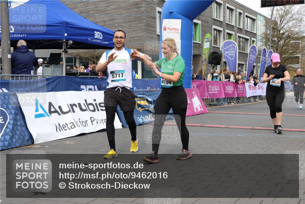 12.04.2026 - 45. Internationalen Wilhelmsburger Insellauf Strokosch-Dieckow http://msf.ph/oto/9462016 12.04.2026 13:18:08 Ziel 5717, 4804, 3604, 2125, 2520 meine-sportfotos.de