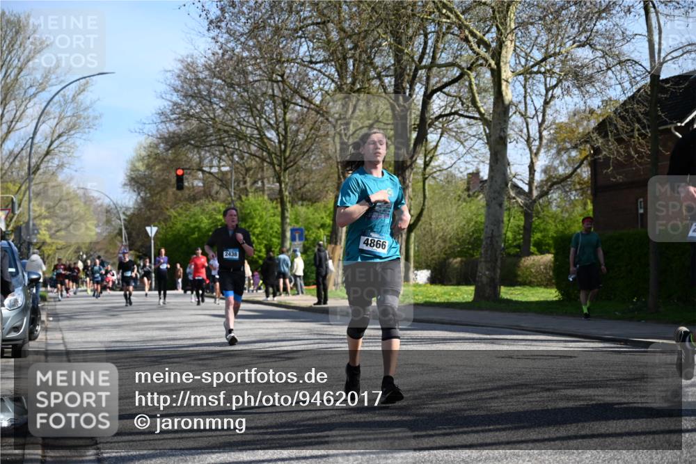 12.04.2026 - 45. Internationalen Wilhelmsburger Insellauf J. Mangold http://msf.ph/oto/9462017 12.04.2026 10:48:05 Ziel 4834, 4330, 3311, 2809, 4415, 4681, 2373, 2384, 2442, 3631, 5578, 3414, 3307, 4882, 2053, 4563, 4866, 2438, 3513, 2854, 2887, 3103, 4424, 3509, 4768, 3060, 3063, 2992, 2846, 3722, 4088, 4913, 4913, 4675, 3007 meine-sportfotos.de