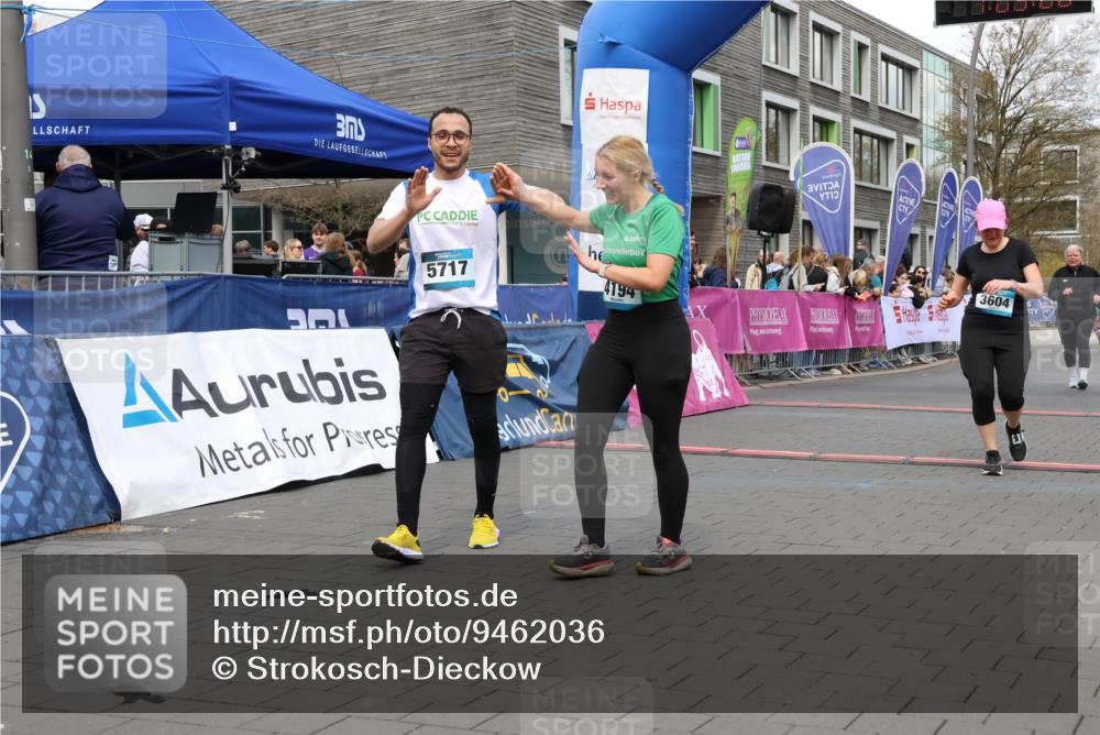 12.04.2026 - 45. Internationalen Wilhelmsburger Insellauf Strokosch-Dieckow http://msf.ph/oto/9462036 12.04.2026 13:18:08 Ziel 5717, 4804, 3604, 2125, 2520 meine-sportfotos.de