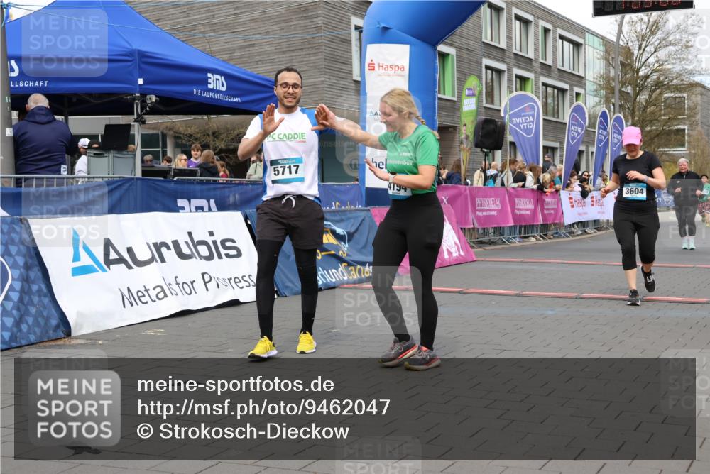 12.04.2026 - 45. Internationalen Wilhelmsburger Insellauf Strokosch-Dieckow http://msf.ph/oto/9462047 12.04.2026 13:18:08 Ziel 5717, 4804, 3604, 2125, 2520 meine-sportfotos.de