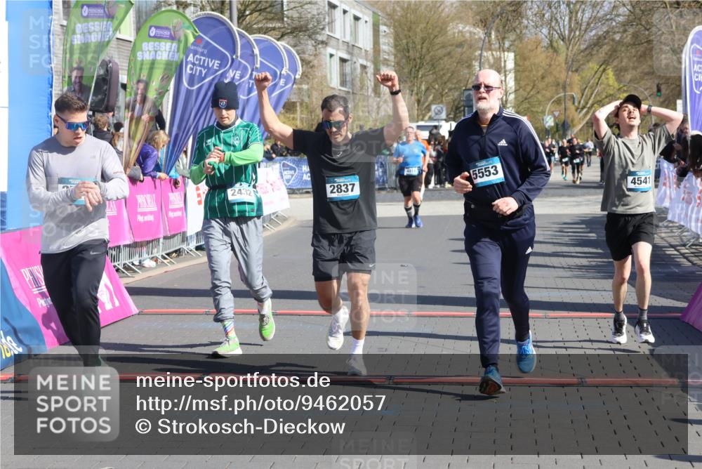 12.04.2026 - 45. Internationalen Wilhelmsburger Insellauf Strokosch-Dieckow http://msf.ph/oto/9462057 12.04.2026 10:52:15 Ziel 3567, 2729, 5553, 2837, 4541, 2432 meine-sportfotos.de