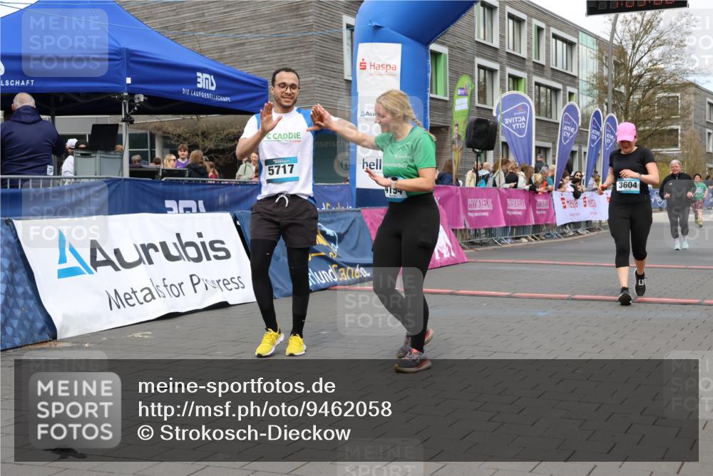 12.04.2026 - 45. Internationalen Wilhelmsburger Insellauf Strokosch-Dieckow http://msf.ph/oto/9462058 12.04.2026 13:18:08 Ziel 5717, 4804, 3604, 2125, 2520 meine-sportfotos.de