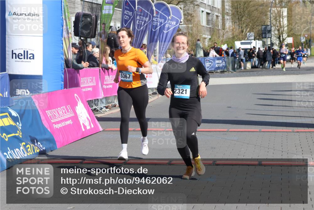 12.04.2026 - 45. Internationalen Wilhelmsburger Insellauf Strokosch-Dieckow http://msf.ph/oto/9462062 12.04.2026 11:10:08 Ziel 2321, 5367 meine-sportfotos.de