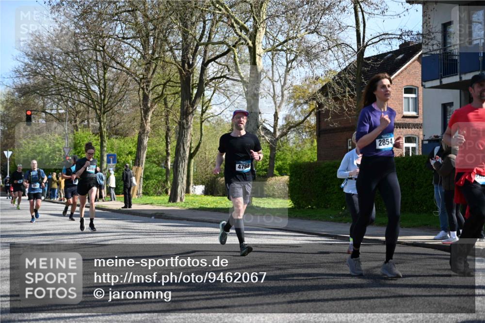 12.04.2026 - 45. Internationalen Wilhelmsburger Insellauf J. Mangold http://msf.ph/oto/9462067 12.04.2026 10:48:17 Ziel 3307, 4882, 2053, 4563, 4866, 2438, 3513, 2854, 2887, 3103, 4424, 3509, 4768, 3060, 3063, 2992, 2846, 3722, 4088, 4913, 4913, 4675, 3007, 4336, 3760, 3695, 5039, 2672, 4789, 4661, 5360, 5649 meine-sportfotos.de