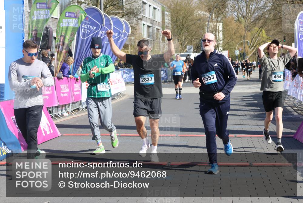 12.04.2026 - 45. Internationalen Wilhelmsburger Insellauf Strokosch-Dieckow http://msf.ph/oto/9462068 12.04.2026 10:52:15 Ziel 3567, 2729, 5553, 2837, 4541, 2432 meine-sportfotos.de
