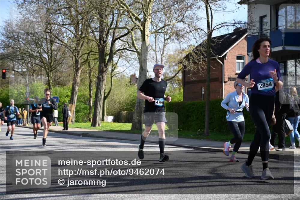 12.04.2026 - 45. Internationalen Wilhelmsburger Insellauf J. Mangold http://msf.ph/oto/9462074 12.04.2026 10:48:17 Ziel 3307, 4882, 2053, 4563, 4866, 2438, 3513, 2854, 2887, 3103, 4424, 3509, 4768, 3060, 3063, 2992, 2846, 3722, 4088, 4913, 4913, 4675, 3007, 4336, 3760, 3695, 5039, 2672, 4789, 4661, 5360, 5649 meine-sportfotos.de