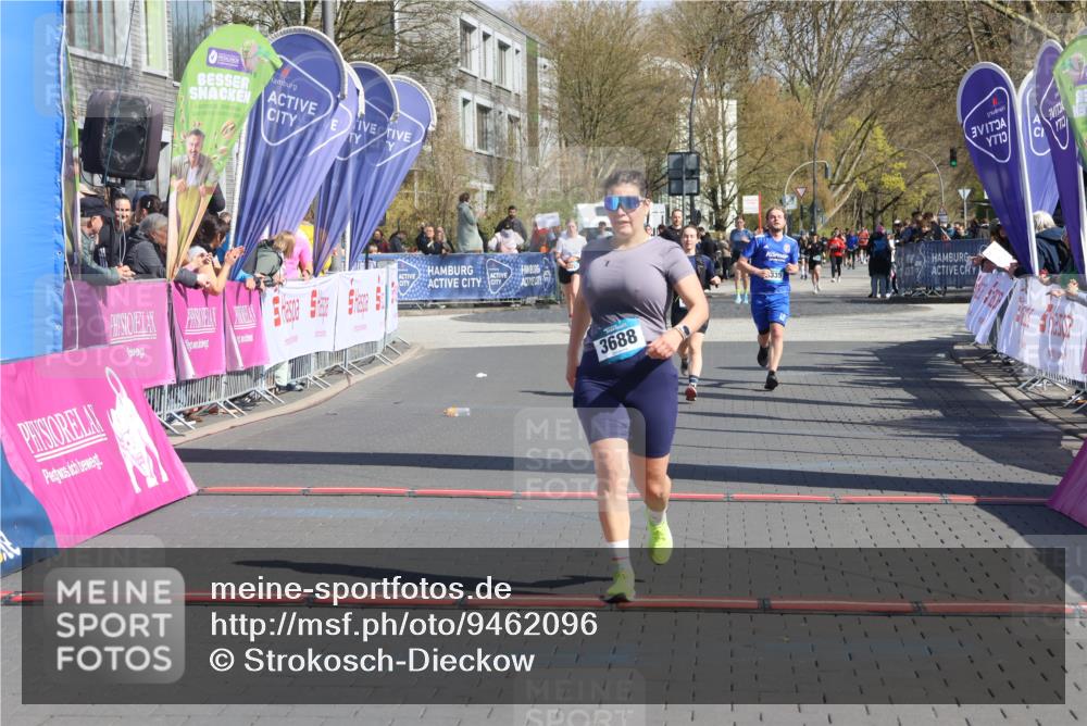 12.04.2026 - 45. Internationalen Wilhelmsburger Insellauf Strokosch-Dieckow http://msf.ph/oto/9462096 12.04.2026 11:10:18 Ziel 3688 meine-sportfotos.de