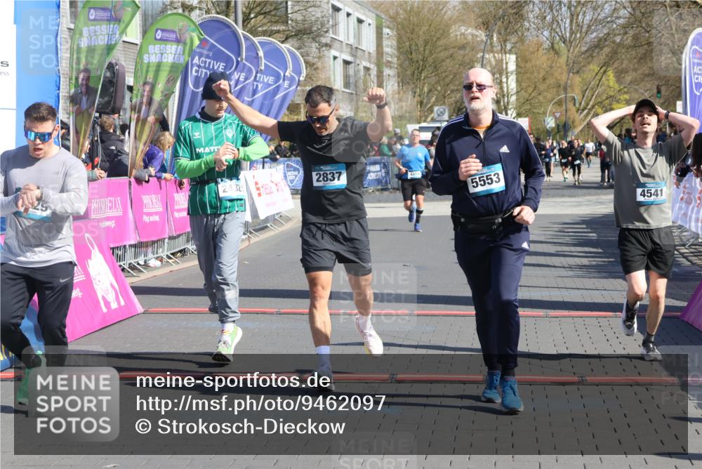 12.04.2026 - 45. Internationalen Wilhelmsburger Insellauf Strokosch-Dieckow http://msf.ph/oto/9462097 12.04.2026 10:52:15 Ziel 3567, 2729, 5553, 2837, 4541, 2432 meine-sportfotos.de