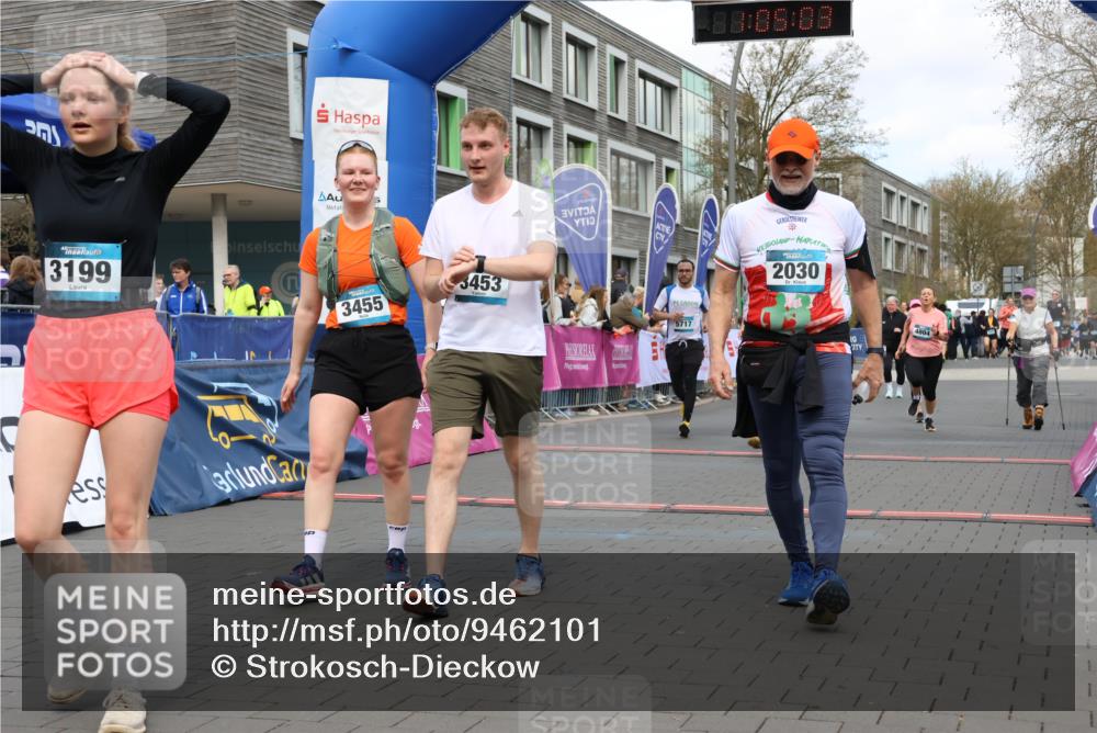 12.04.2026 - 45. Internationalen Wilhelmsburger Insellauf Strokosch-Dieckow http://msf.ph/oto/9462101 12.04.2026 13:18:03 Ziel 3455, 4194, 5717, 4804, 3604 meine-sportfotos.de