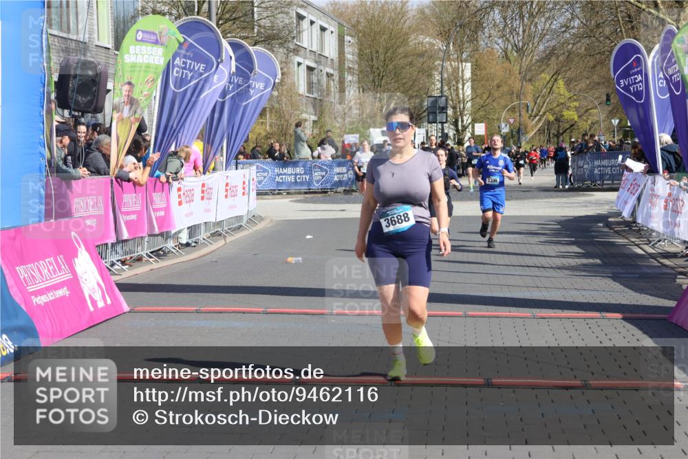 12.04.2026 - 45. Internationalen Wilhelmsburger Insellauf Strokosch-Dieckow http://msf.ph/oto/9462116 12.04.2026 11:10:19 Ziel 3688, 4080, 3335 meine-sportfotos.de