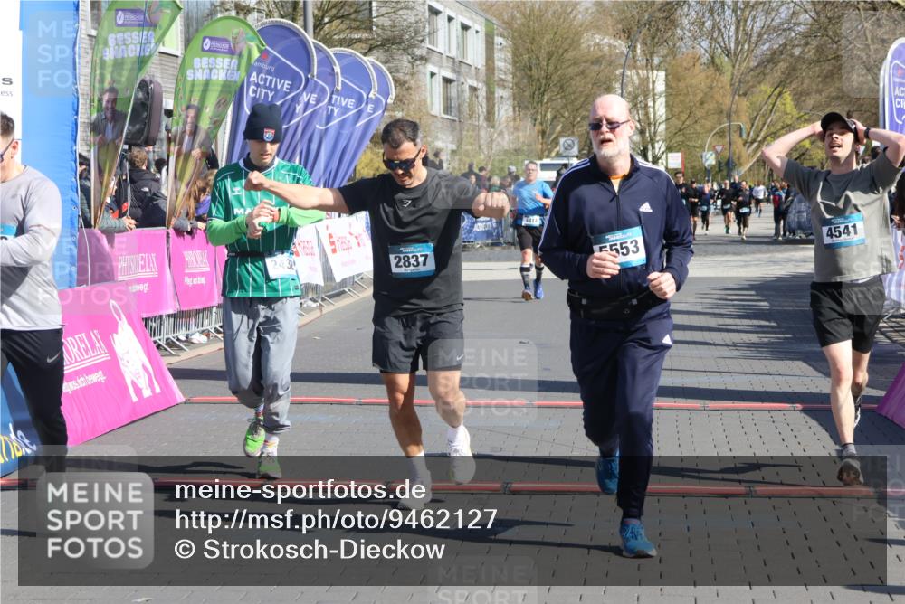 12.04.2026 - 45. Internationalen Wilhelmsburger Insellauf Strokosch-Dieckow http://msf.ph/oto/9462127 12.04.2026 10:52:15 Ziel 3567, 2729, 5553, 2837, 4541, 2432 meine-sportfotos.de