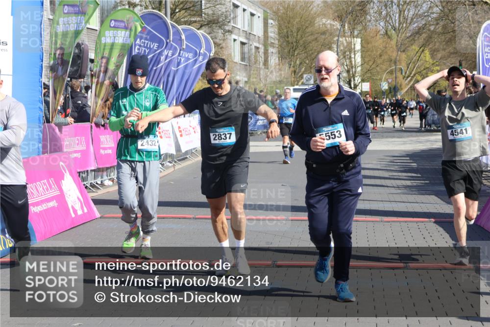12.04.2026 - 45. Internationalen Wilhelmsburger Insellauf Strokosch-Dieckow http://msf.ph/oto/9462134 12.04.2026 10:52:15 Ziel 3567, 2729, 5553, 2837, 4541, 2432 meine-sportfotos.de