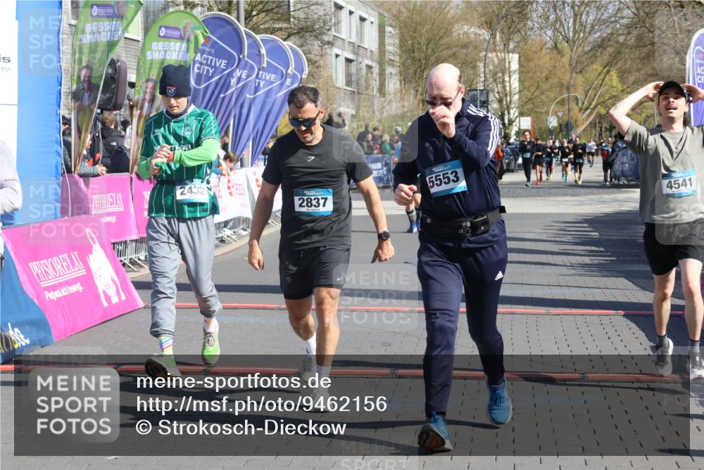12.04.2026 - 45. Internationalen Wilhelmsburger Insellauf Strokosch-Dieckow http://msf.ph/oto/9462156 12.04.2026 10:52:15 Ziel 3567, 2729, 5553, 2837, 4541, 2432 meine-sportfotos.de