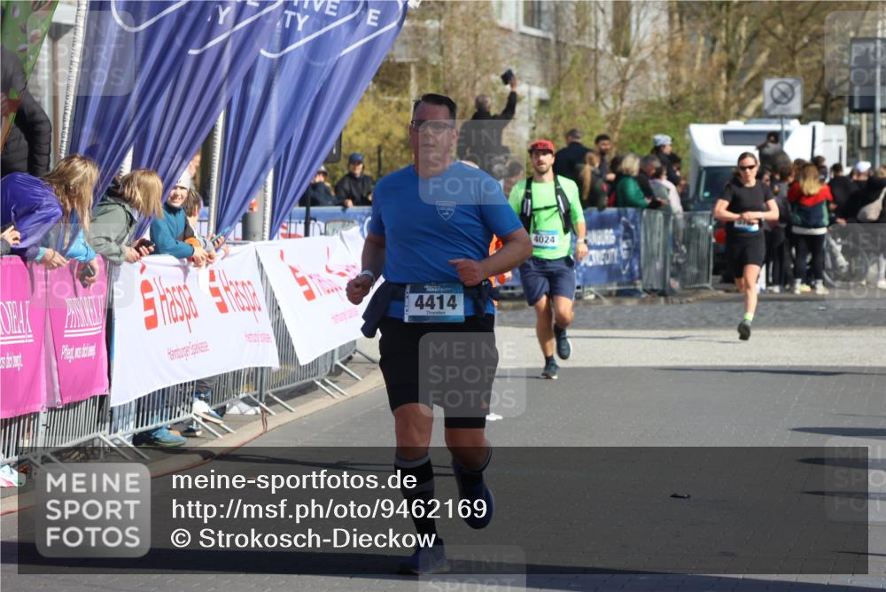12.04.2026 - 45. Internationalen Wilhelmsburger Insellauf Strokosch-Dieckow http://msf.ph/oto/9462169 12.04.2026 10:52:20 Ziel 4414, 5671 meine-sportfotos.de