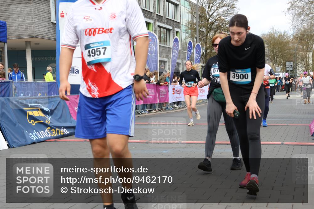 12.04.2026 - 45. Internationalen Wilhelmsburger Insellauf Strokosch-Dieckow http://msf.ph/oto/9462170 12.04.2026 13:17:58 Ziel 5759, 2030, 3199, 3453, 3455 meine-sportfotos.de