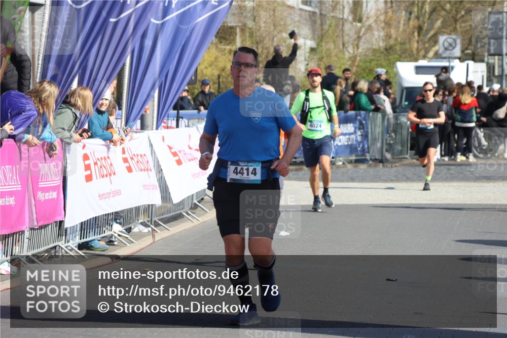 12.04.2026 - 45. Internationalen Wilhelmsburger Insellauf Strokosch-Dieckow http://msf.ph/oto/9462178 12.04.2026 10:52:20 Ziel 4414, 5671 meine-sportfotos.de