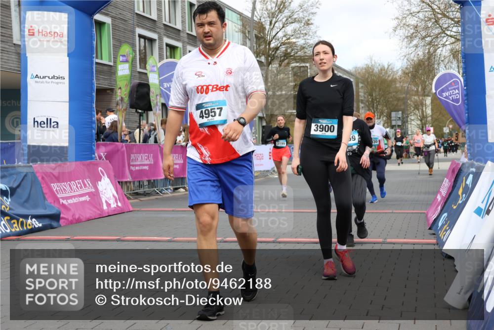 12.04.2026 - 45. Internationalen Wilhelmsburger Insellauf Strokosch-Dieckow http://msf.ph/oto/9462188 12.04.2026 13:17:56 Ziel 4957, 3900, 5759, 2030, 3199, 3453, 3455 meine-sportfotos.de