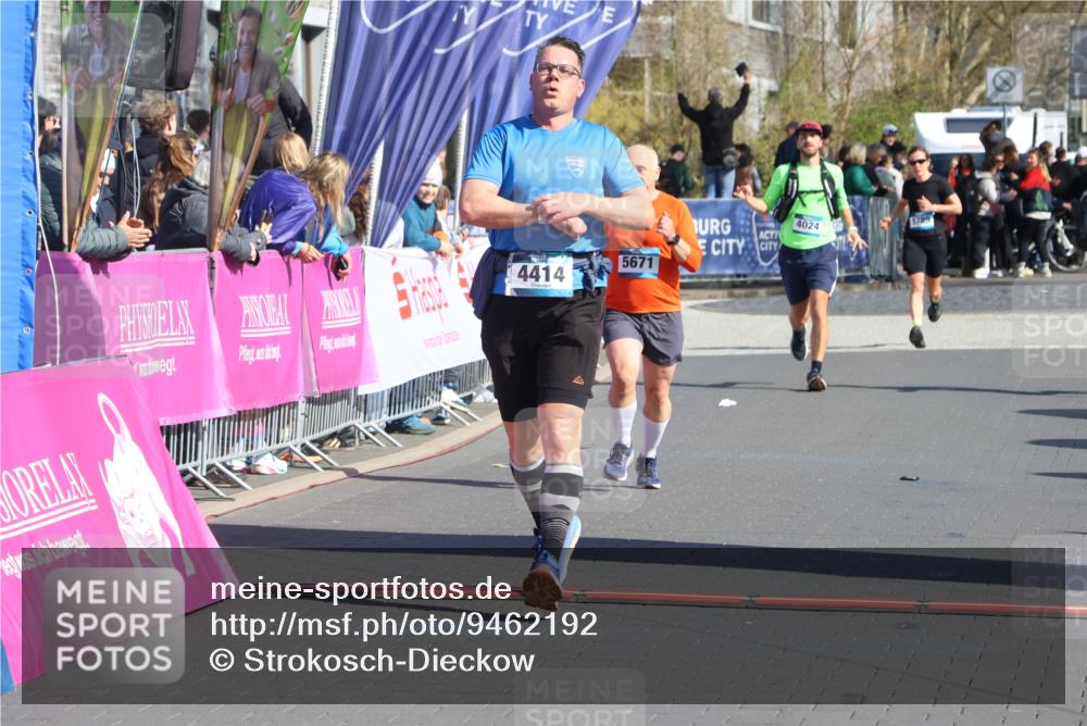 12.04.2026 - 45. Internationalen Wilhelmsburger Insellauf Strokosch-Dieckow http://msf.ph/oto/9462192 12.04.2026 10:52:21 Ziel 4414, 5671 meine-sportfotos.de