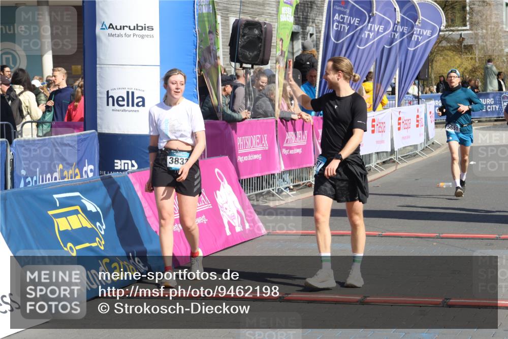 12.04.2026 - 45. Internationalen Wilhelmsburger Insellauf Strokosch-Dieckow http://msf.ph/oto/9462198 12.04.2026 11:10:29 Ziel 3833, 4251, 3077, 5651 meine-sportfotos.de