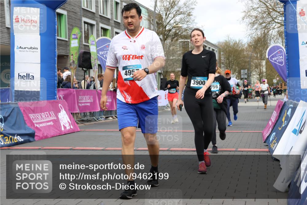 12.04.2026 - 45. Internationalen Wilhelmsburger Insellauf Strokosch-Dieckow http://msf.ph/oto/9462199 12.04.2026 13:17:56 Ziel 4957, 3900, 5759, 2030, 3199, 3453, 3455 meine-sportfotos.de