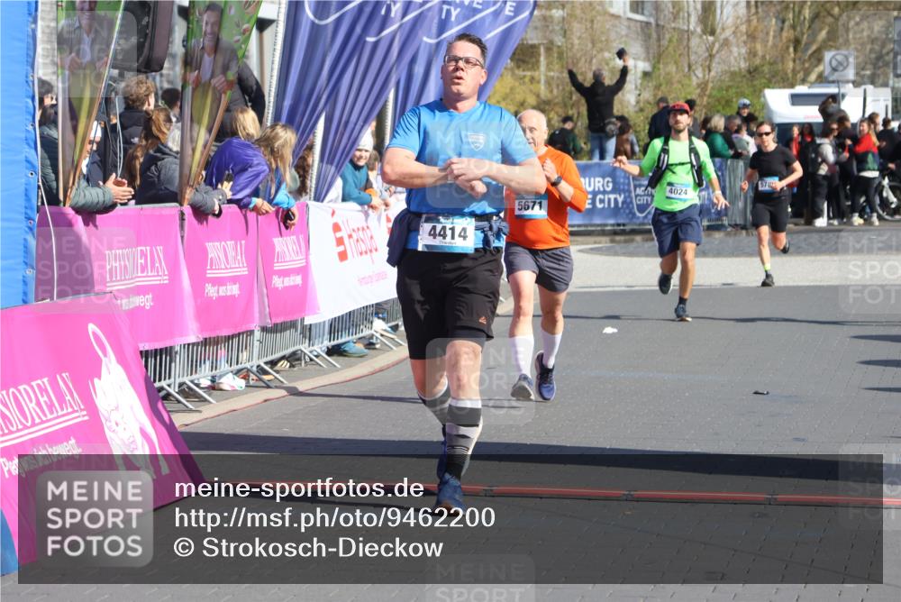 12.04.2026 - 45. Internationalen Wilhelmsburger Insellauf Strokosch-Dieckow http://msf.ph/oto/9462200 12.04.2026 10:52:21 Ziel 4414, 5671 meine-sportfotos.de