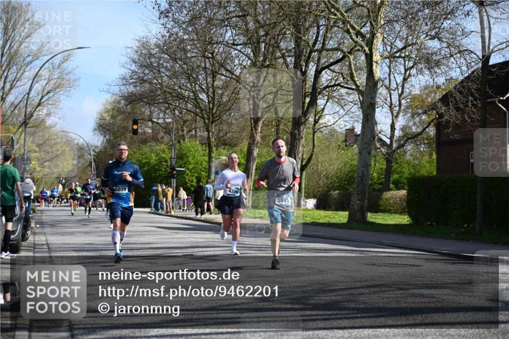 12.04.2026 - 45. Internationalen Wilhelmsburger Insellauf J. Mangold http://msf.ph/oto/9462201 12.04.2026 10:48:39 Ziel 2992, 2846, 3722, 4088, 4913, 4675, 3007, 4336, 3760, 3695, 5039, 2672, 4789, 4789, 4661, 5360, 5649, 2649, 2231, 3200, 4185, 2179, 3427, 2635, 2732, 2371 meine-sportfotos.de