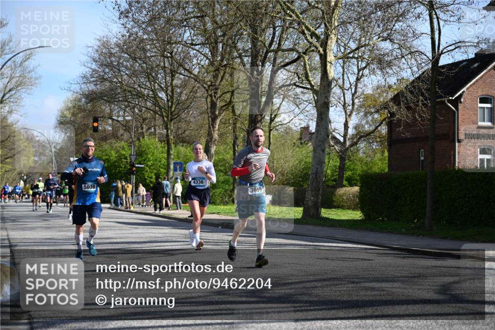 12.04.2026 - 45. Internationalen Wilhelmsburger Insellauf J. Mangold http://msf.ph/oto/9462204 12.04.2026 10:48:39 Ziel 2992, 2846, 3722, 4088, 4913, 4675, 3007, 4336, 3760, 3695, 5039, 2672, 4789, 4789, 4661, 5360, 5649, 2649, 2231, 3200, 4185, 2179, 3427, 2635, 2732, 2371 meine-sportfotos.de