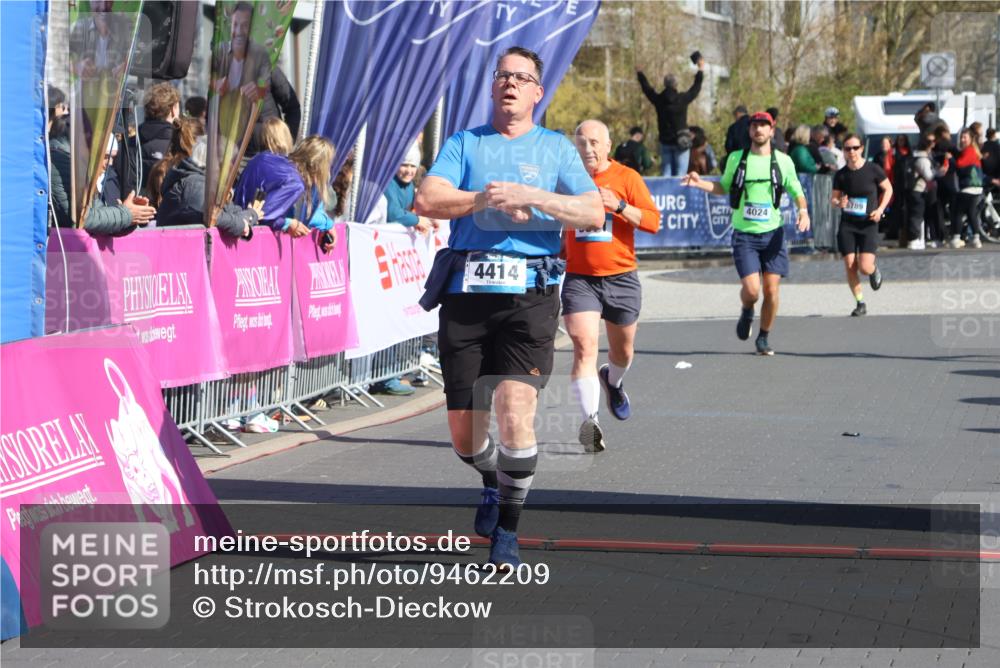 12.04.2026 - 45. Internationalen Wilhelmsburger Insellauf Strokosch-Dieckow http://msf.ph/oto/9462209 12.04.2026 10:52:21 Ziel 4414, 5671 meine-sportfotos.de