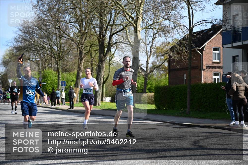 12.04.2026 - 45. Internationalen Wilhelmsburger Insellauf J. Mangold http://msf.ph/oto/9462212 12.04.2026 10:48:40 Ziel 2846, 3722, 4088, 4913, 4675, 3007, 4336, 3760, 3695, 5039, 2672, 4789, 4661, 5360, 4661, 5360, 5649, 2649, 2231, 3200, 4185, 2179, 3427, 2635, 2732, 2371 meine-sportfotos.de
